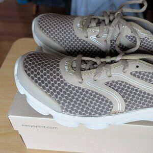 Easy Spirit Realfast sneakers for women in a size 10 narrow